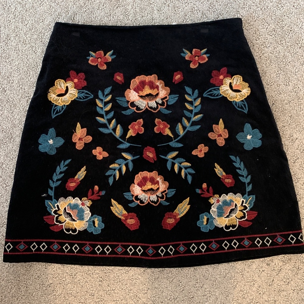 New velvet embroidered mini skirt